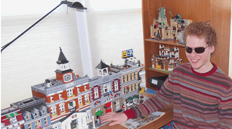 Vakon épít Legokat / Fotó: Northfoto