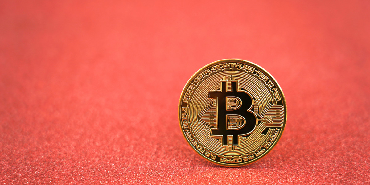 Bitcoin tracić ma m.in. przez podział bitcoin cash. Giełda kryptowalut Kraken na swoim blogu nazwała nową kryptowalutę bitcoin SV "ekstremalnie ryzykowną inwestycją"