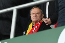 Donald Tusk wygwizdany na meczu z Litwą. Skandaliczny transparent pod adresem premiera rządu