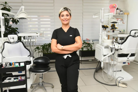 Hormonska kontracepcija i zdravlje desni - šta svaka žena treba da zna? Dr Katarina Murgulj objašnjava KAKO SE OVAJ PROBLEM DRŽI POD KONTROLOM