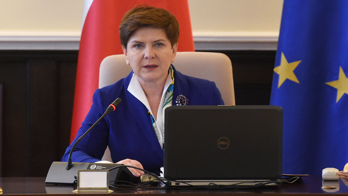 Premier Beata Szydło powiedziała we wtorek w Oslo, że Wielka Brytania powinna zostać w UE, w związku z tym propozycje premiera Camerona są wnikliwie dyskutowane i omawiane. Dodała, że w piątek będzie rozmawiać z brytyjskim premierem m.in. o kwestii tzw. Brexitu.