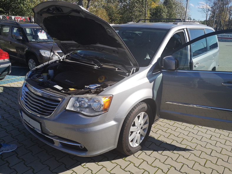 Auto z ogłoszenia – Chrysler Town&Country 2016