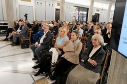 Pensje nauczycieli. "Wszystkie dyrdymały o podnoszeniu prestiżu zawodu zostały obalone"