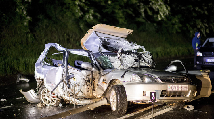 Pécs és Pécsvárad között a 6-os számú főúton történt a baleset /Fotó: MTI - Sóki Tamás