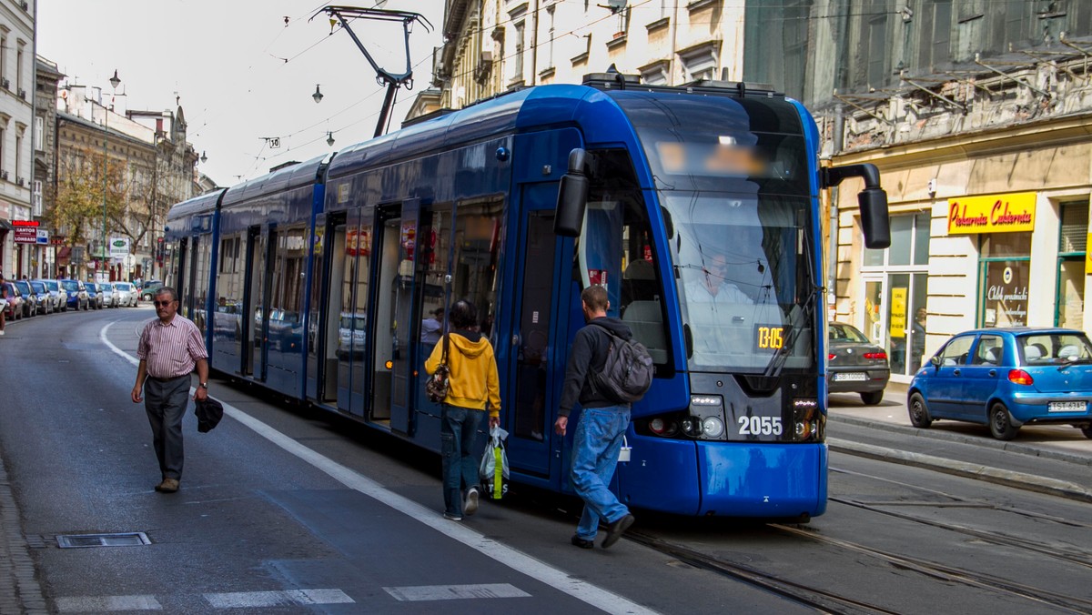 Na razie na dwóch liniach: tramwaju numer 14 i autobusu 179. Optymalizacja rozpocznie się w sobotę 19 października i potrwa w sumie do końca listopada.