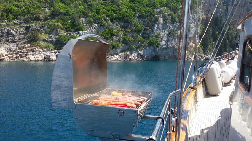 Roštilj u prelepoj uvali