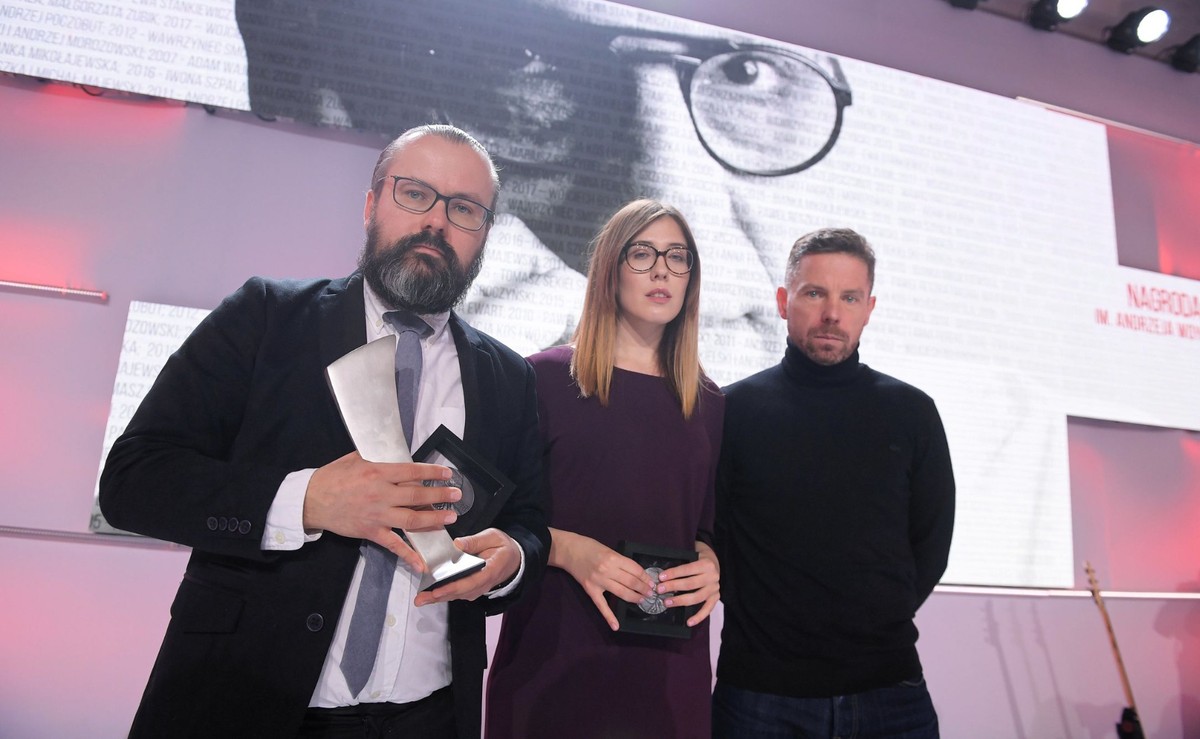 Laureaci nagrody, autorzy reportażu Superwizjera TVN Polscy neonaziści
