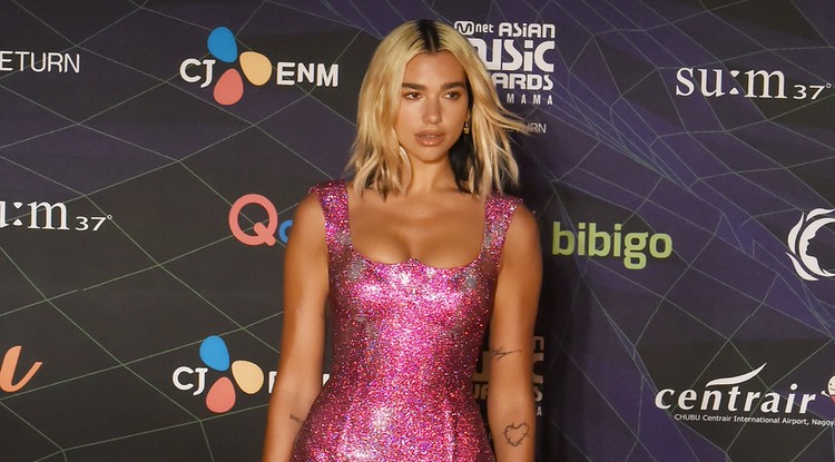 Dua Lipa a 2019-es Mnet Asian Music Awards-on (MAMA) Nagoya-ban 2019. december 4-án