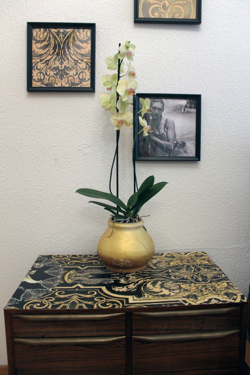 L’ameublement est en adéquation avec les motifs. 