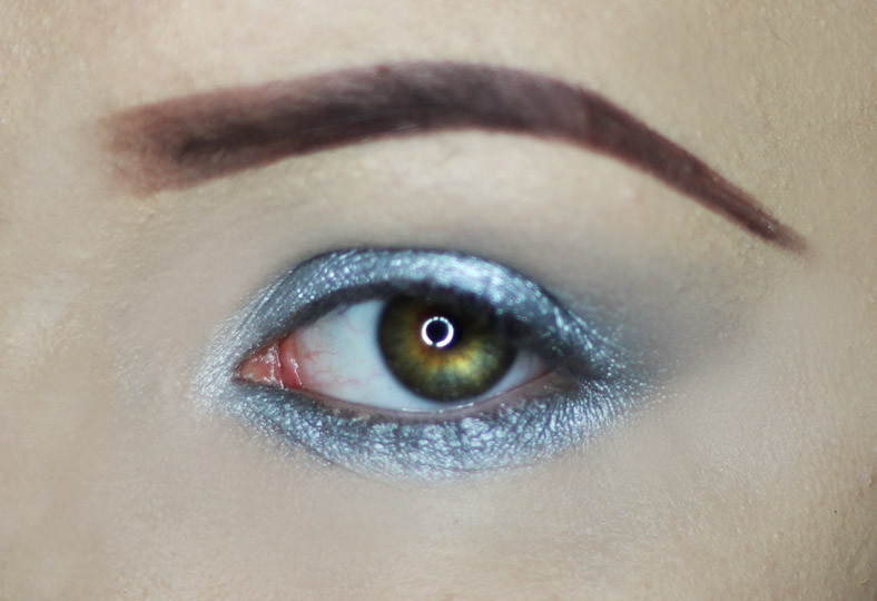 1. Metaliczny smoky eye