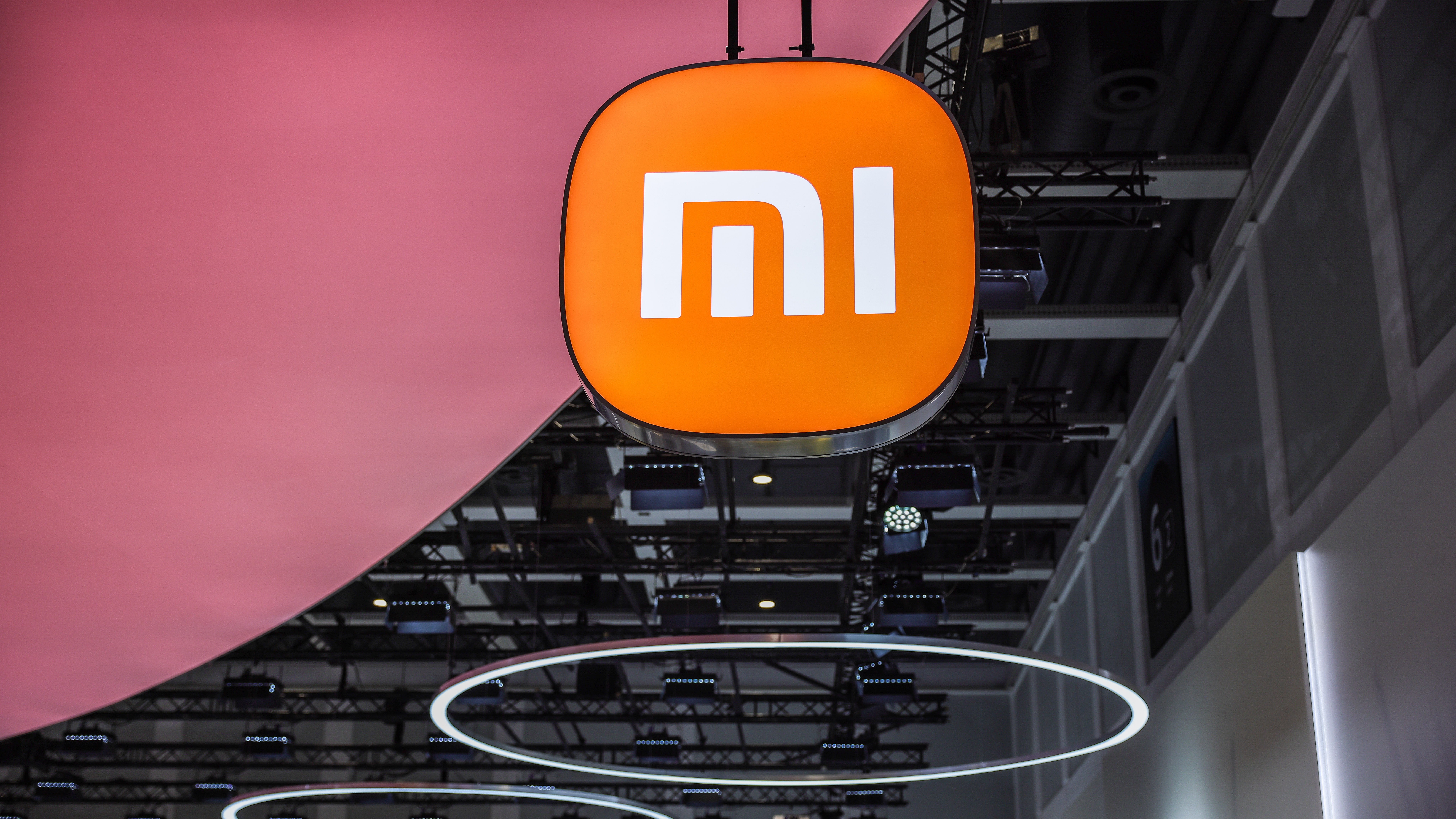 Xiaomi pregătește lansarea unei mașini de lux. Modelul a fost surprins pe străzile din China