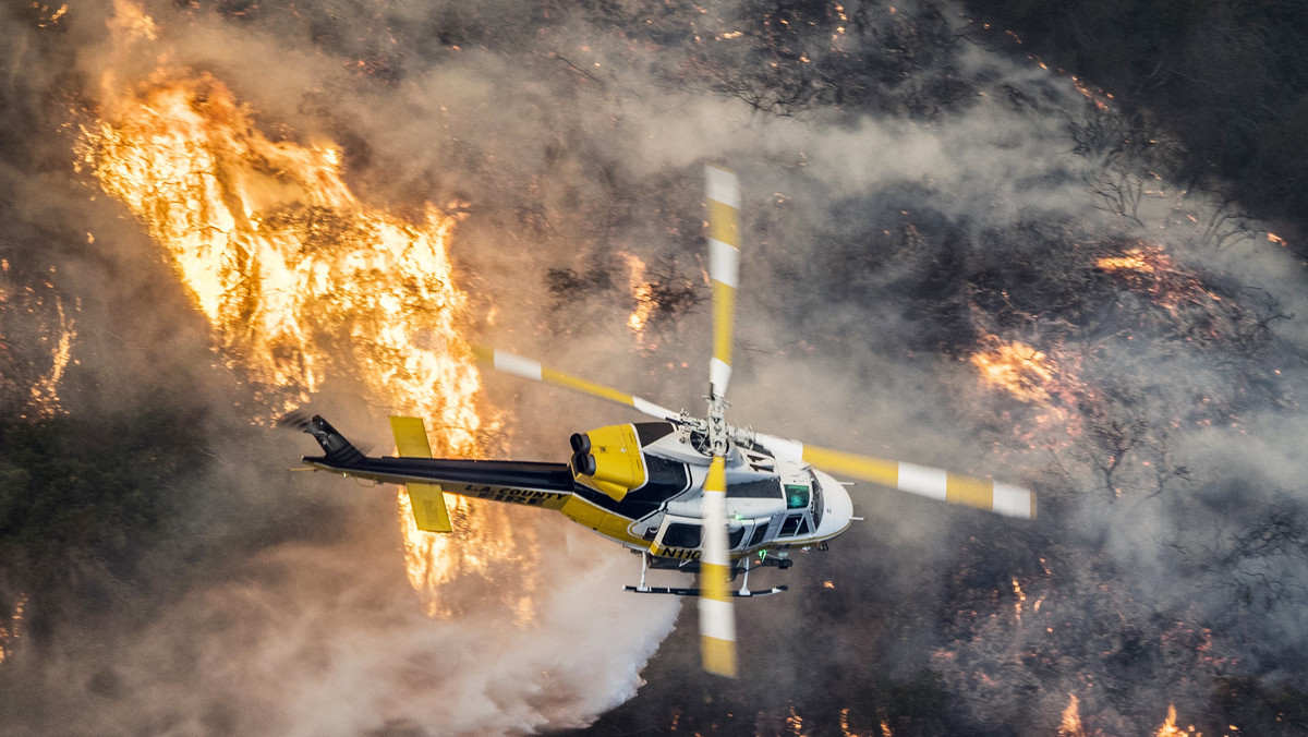 USA WILDFIRE CALIFORNIA (Skirball fire burns in Bel-Air California)
