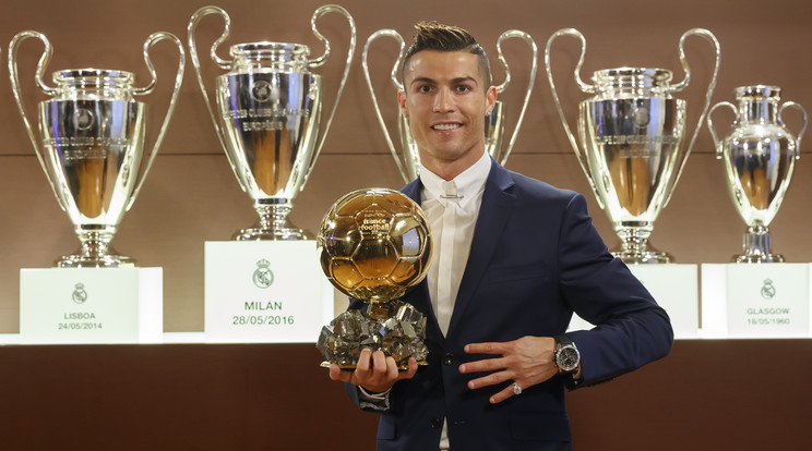 Ronaldo negyedszer kapta meg a díjat /Fotó: AFP