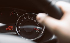 Dostał rekordowo wysoki mandat od drogówki. Teraz będzie latał jednym z sześciu helikopterów. 'Tych jeszcze nie łapią na radar'