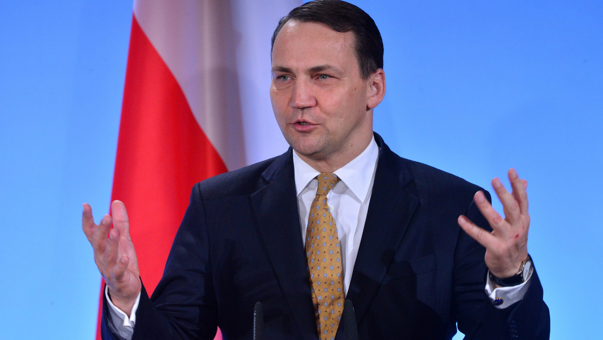 Rosjanie nie przewidzieli w pełni skali politycznych i gospodarczych konsekwencji zajęcia Krymu - ocenił minister spraw zagranicznych Radosław Sikorski. Wskazał na straty polityczne i "odmienny klimat gospodarczy", jaki powoduje nałożenie sankcji unijnych.