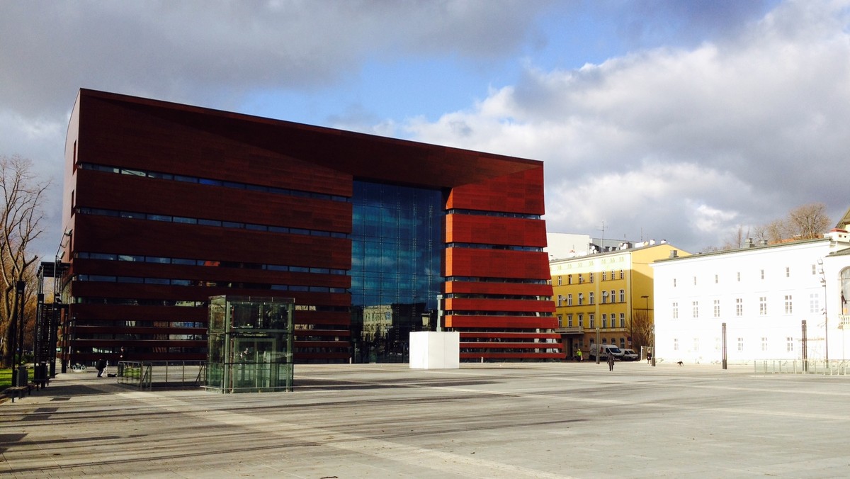 Wrocławscy politycy PiS chcą, by Najwyższa Izba Kontroli wzięła pod lupę wydatki miasta na Narodowe Forum Muzyki. Wniosek do NIK złożyli posłanka Mirosława Stachowiak-Różecka oraz radny miejski Marcin Krzyżanowski. W ich ocenie podczas budowy NFM doszło do nieprawidłowości.