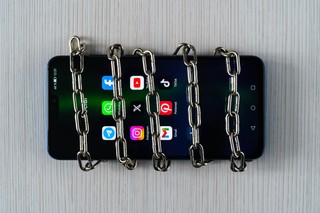 Zakaz używania smartfonów w szkołach. Rewolucja w polskiej edukacji?
