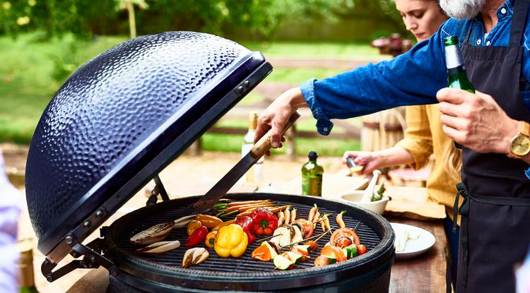 Csak ennyi kell egy mesés grillpartihoz, amivel pillanatok alatt lenyűgözheted a vendégeket. Fotó: Getty Images