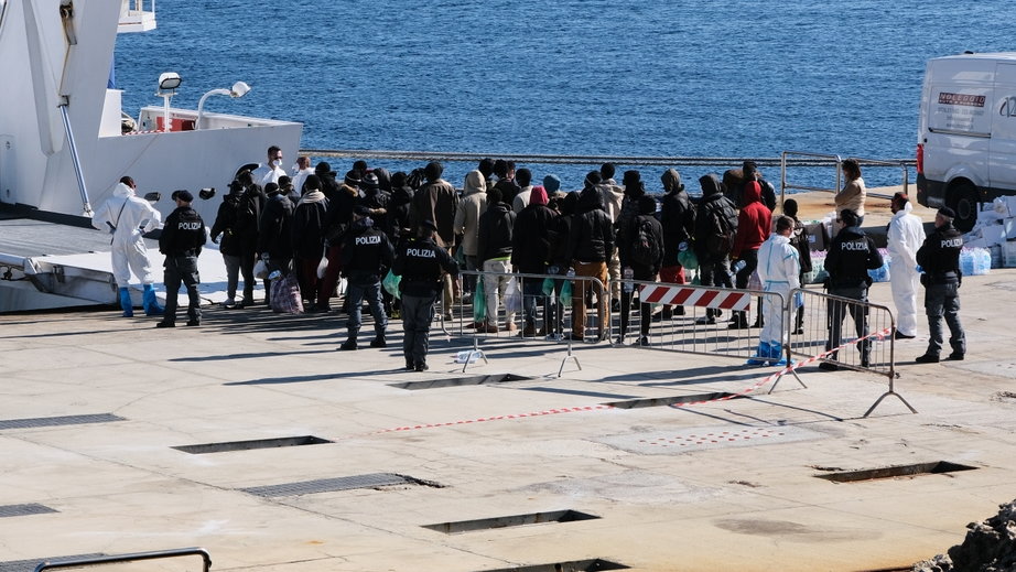 Migranci na włoskiej wyspie, Lampedusie