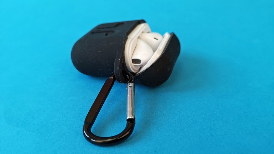Thanks to the trailer, the Airpods are always tidy and the charging cradle is protected from scratches.