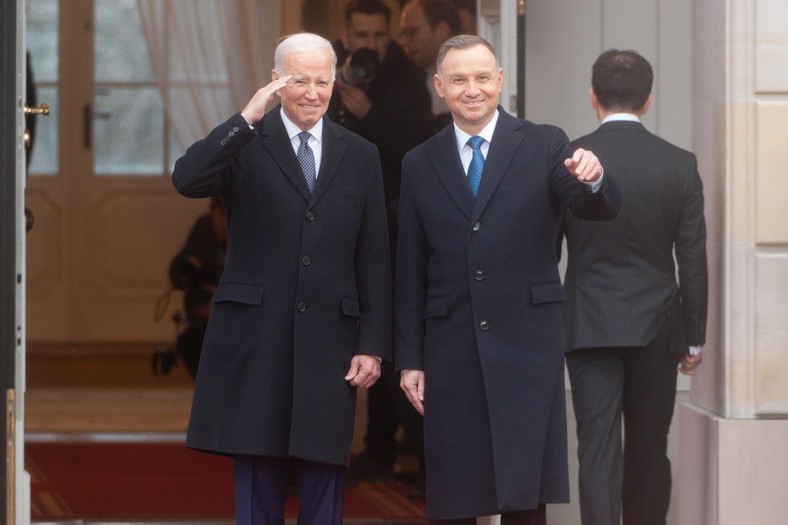 Joe Biden i Andrzej Duda przed Pałacem Prezydenckim