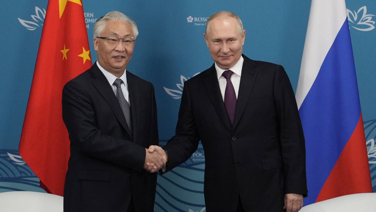 Zhang Guoqing i Władimir Putin