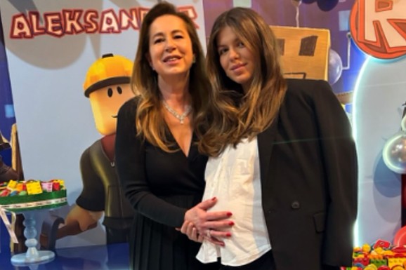 TRUDNA SNAJKA FILIPA ŽIVOJINOVĆA POZIRA SA SVEKRVOM Lena sa stomakom do zuba, a Zorica puca od sreće: "Sa nestrpljenjem je čekamo"