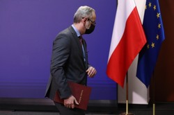 Lewica: Niedzielski uległ presji antyszczepionkowców