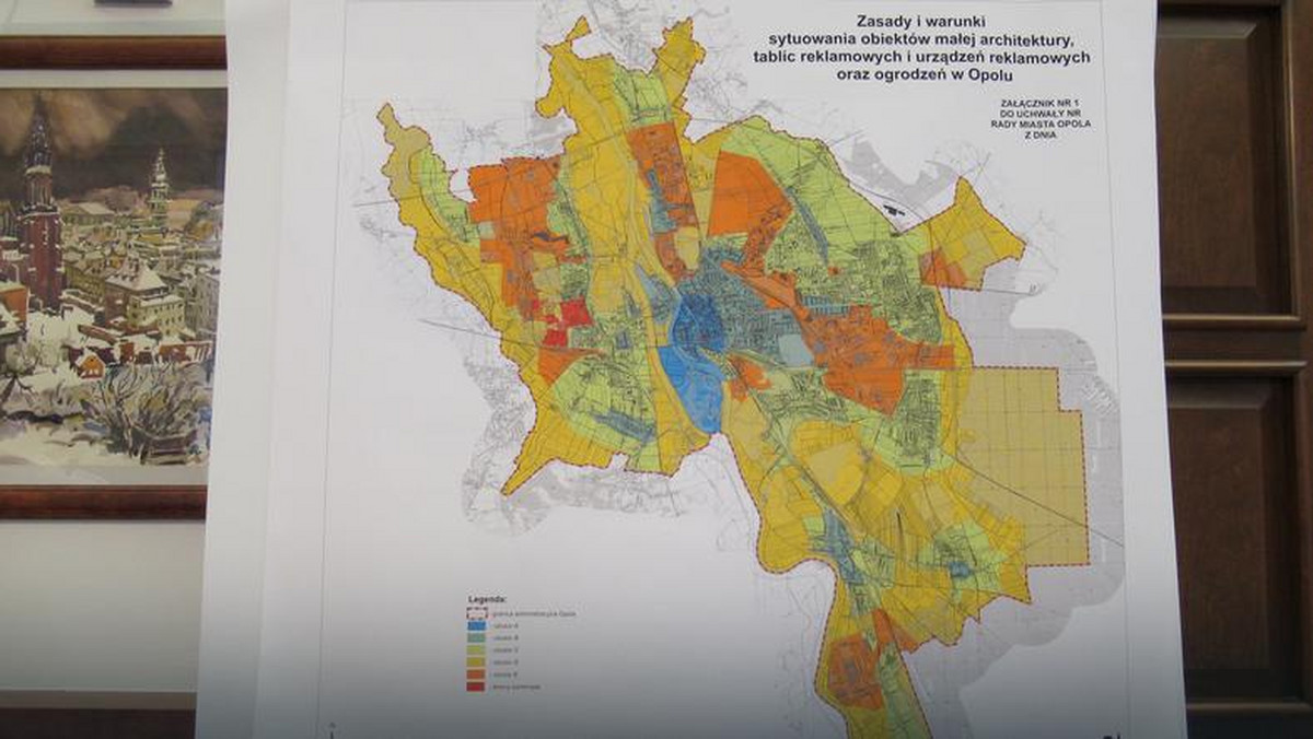 Radni podjęli uchwałę krajobrazową, która ma uporządkować chaos reklamowy w mieście. Uchwała powstała w wyniku konsultacji z mieszkańcami oraz środowiskiem reklamowym. – Najważniejsze to wyczyszczenie ścisłego centrum – mówi wiceprezydent Opola Maciej Wujec.