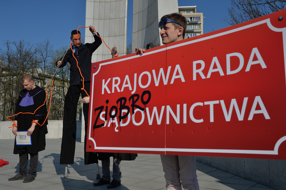 Happening Akcji Demokracji "Krajowa Rada ZIOBROwnictwa"