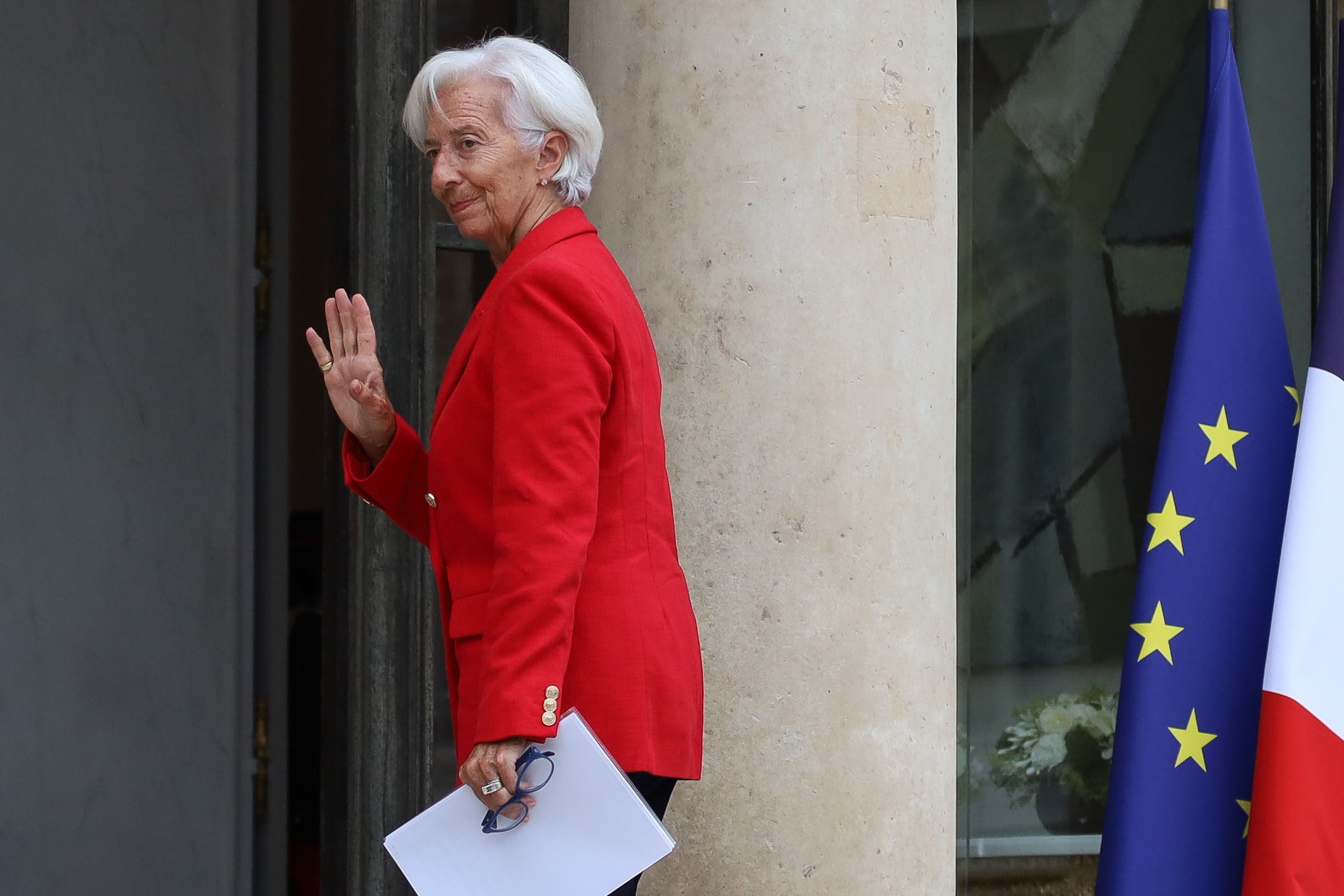 Bce mantiene tassi invariati: Lagarde punta su dati inflazione