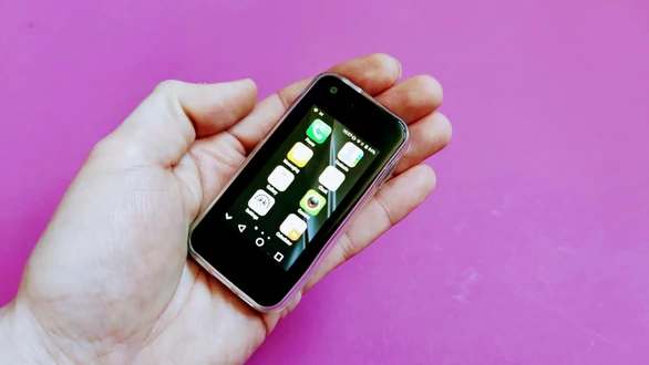 Die kleinsten Android-Smartphones der Welt: von Schrott bis genial