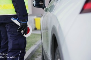 Co policjant sprawdza podczas kontroli drogowej? Niektóre rzeczy mogą cię zaskoczyć