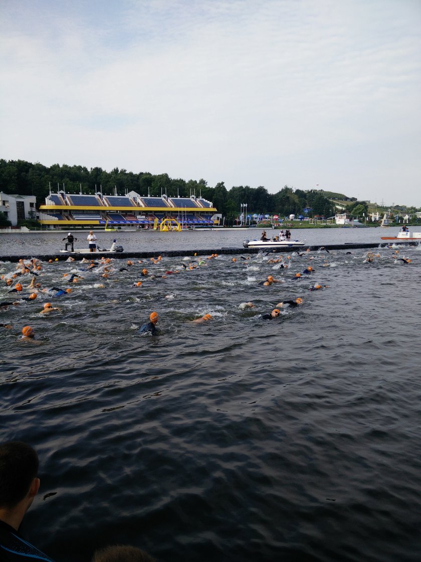 Prokuratura wszczęła śledztwo w sprawie śmierci ks. Waldemara na zawodach triathlonowych