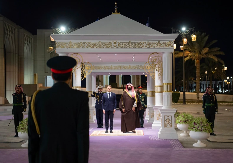 Emanuel Makron i Mohamed bin Salman u Rijadu 2. decembra