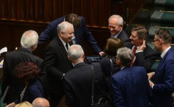 Burzliwa debata w Sejmie ws. TK. 'Środkowy palec pokazał do reszty posłów!'