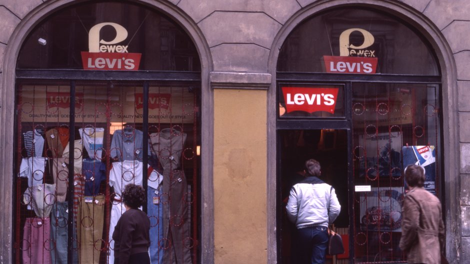 W rodzinie lepiej było mieć marynarza niż prezesa. Czym był luksus w PRL?/ Gerard SIOEN/ Getty Images