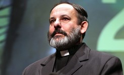 Ks. Isakowicz-Zaleski ujawnia: Duchowny namówił swoją partnerkę do in vitro, teraz zabrania jej urodzić