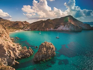 Milos, grecka wyspa na Morzu Egejskim, może śmiało konkurować z Zanzibarem 