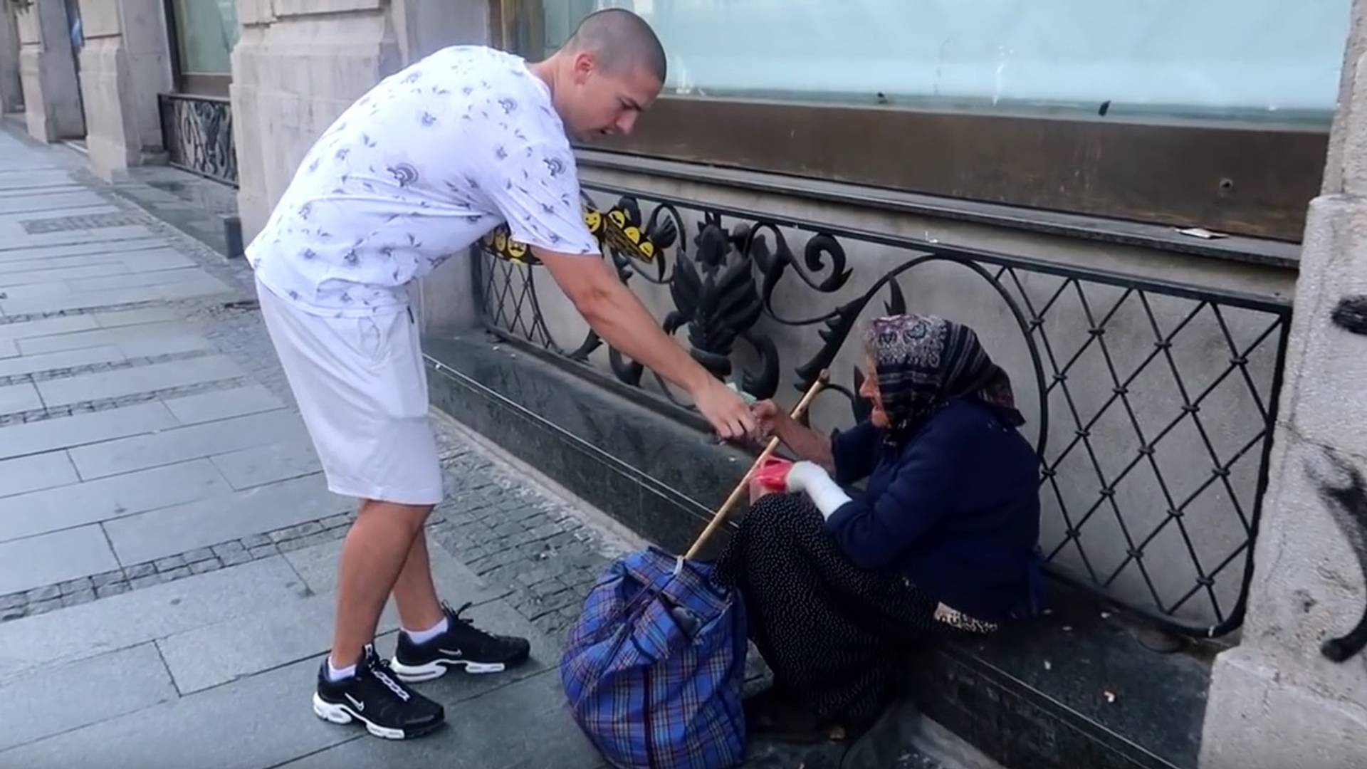 Srpski jutjuberi donirali novac koji su skupili pevajući u Knezu