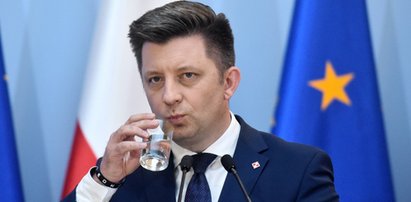 Szczepień coraz mniej, lawina zniszczonych dawek.Gdzie jest minister Dworczyk?