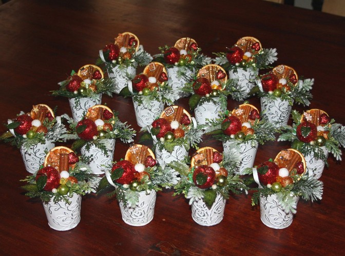 Klimatyczne ministroiki na bożonarodzeniowy stół dla każdego z gości. Autorka: Marta Jarosińska-Mańka
