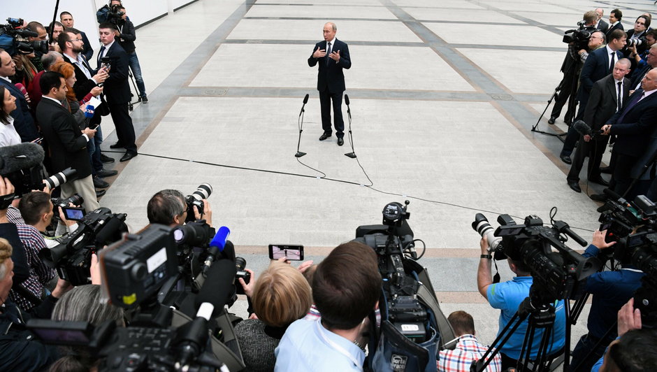 Władimir Putin rozmawiający z dziennikarzami, 7 czerwca 2018 r. 