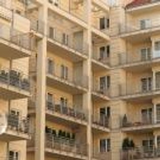 Wydatki na mieszkanie: Tańsze mieszkanie może być faktycznie droższe o 323 zł co miesiąc