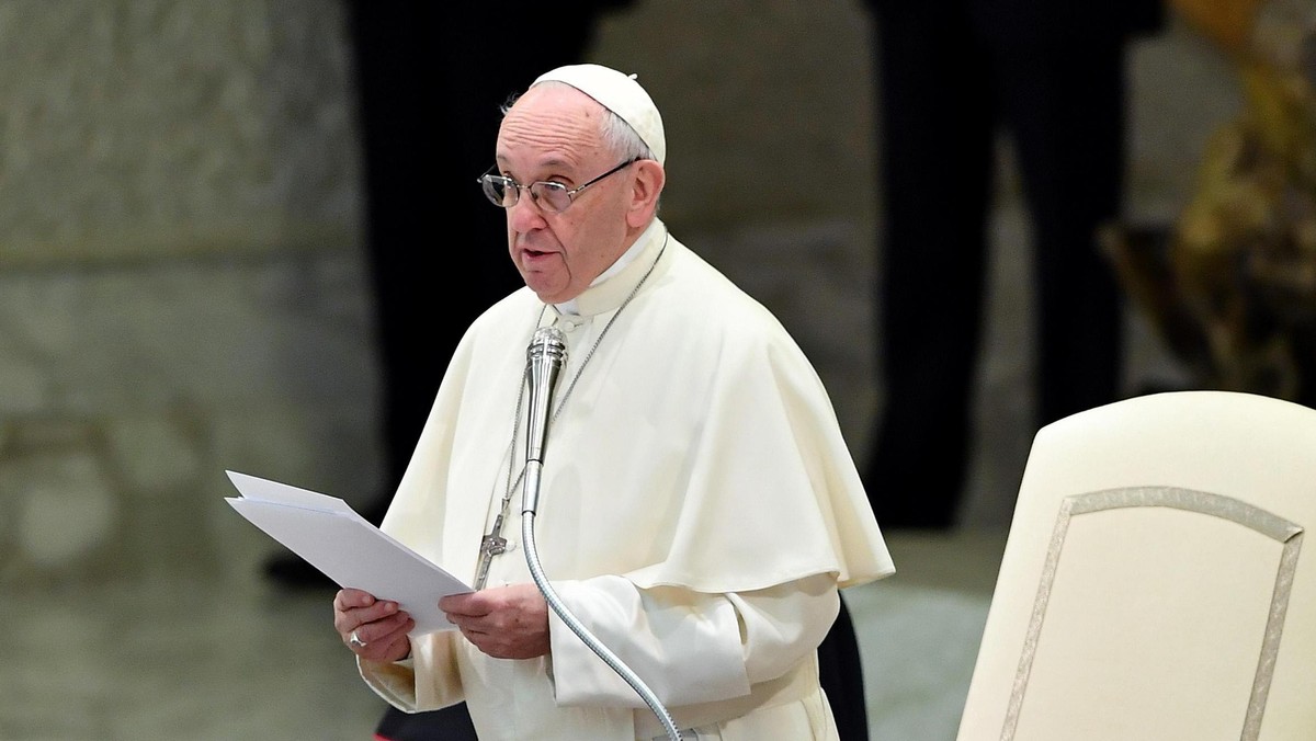 Papież Franciszek podczas dzisiejszego spotkania z pielęgniarkami i pielęgniarzami w Watykanie wspominał, że włoska zakonnica uratowała mu życie w szpitalu w Buenos Aires, gdy miał 20 lat. W ten sposób przywołał swą ciężką chorobę płuc.