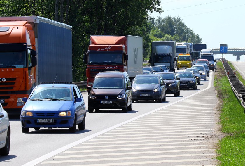 Gigantyczny korek na obwodnicy Trójmiasta. Wszystko przez wypadek śmieciarki