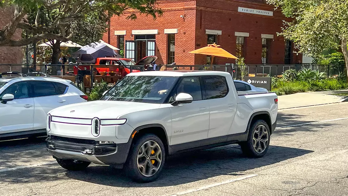 Rivian R1T (2022)