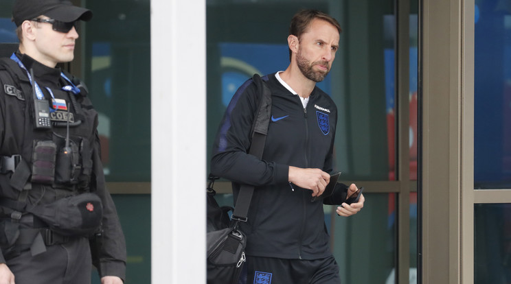 Gareth Southgate (jobbra) kapitányra és játékosaira komoly erők vigyáznak /Fotó: EPA - Anatoly Maltsev