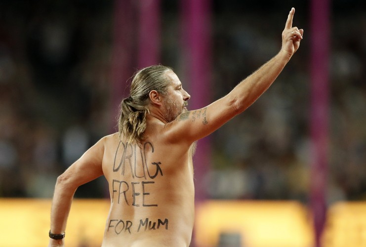 Ten 'lekkoatleta' na MŚ wystartował całkiem nagi