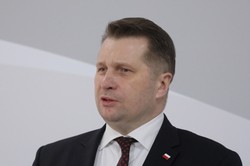 Uczniowie klas I-III wracają do szkół, rozporządzenie podpisane